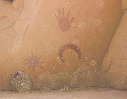 Kresba z 11. století na skále Anasazi v Novém Mexiku pravděpodobně znázorňuje supernovu z roku 1054.